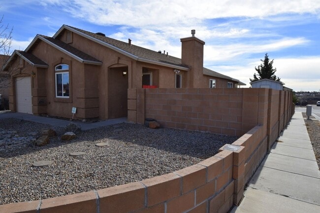6140 Ursa Ave NW in Albuquerque, NM - Building Photo - Building Photo