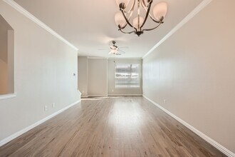 301 E Lamar St in McKinney, TX - Foto de edificio - Building Photo