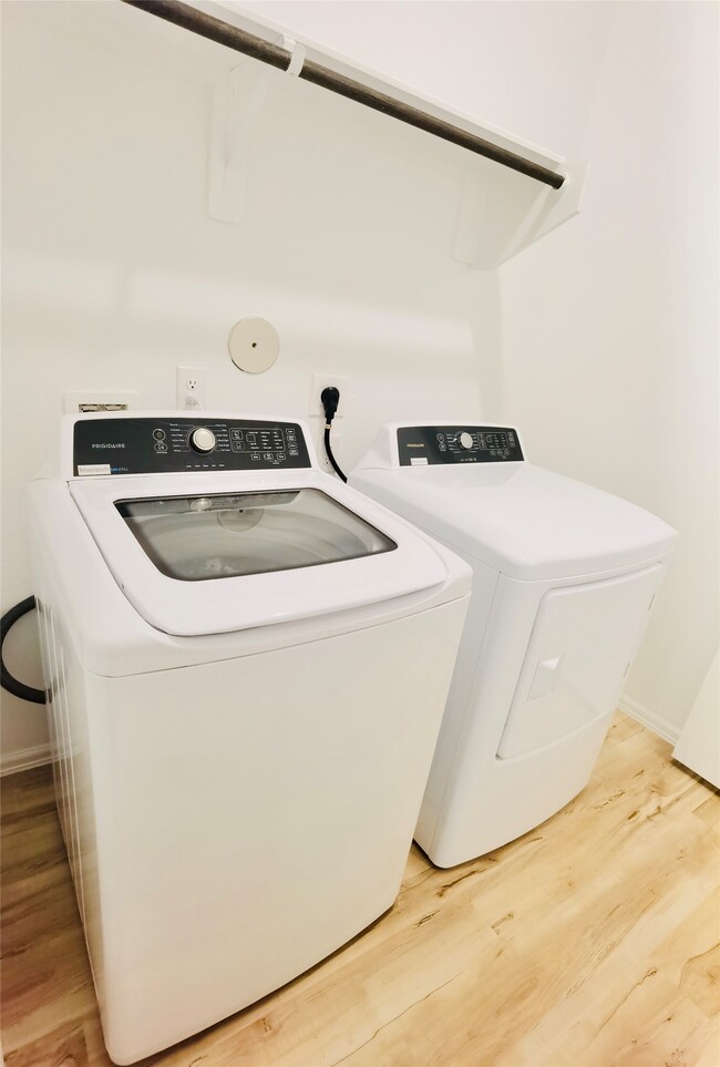 property at 5523 Knox Lndg Dr