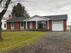 1130 #24 REGIONAL Rd in Pelham, ON - Building Photo