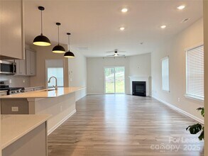 15813 Capps Rd in Charlotte, NC - Foto de edificio - Building Photo