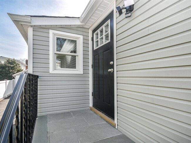 50 Graywood Rd in Port Washington, NY - Building Photo - Building Photo