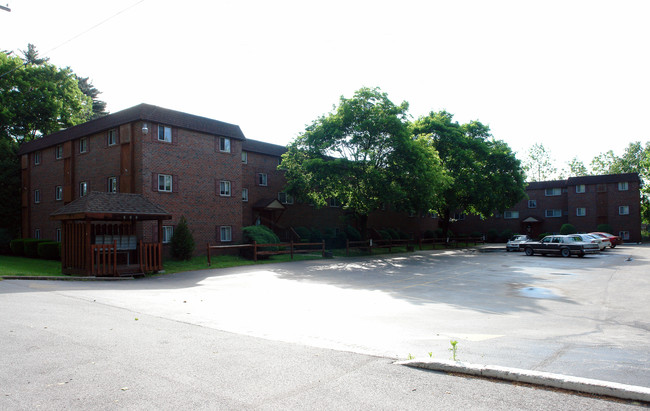 Hunter's Run Apartments in Norristown, PA - Building Photo - Building Photo