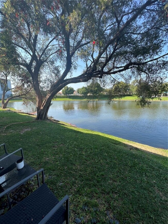 5533 Courtyard Dr in Margate, FL - Building Photo - Building Photo