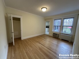 12 Chauncy St, Unit #24 - 8 Apartamentos