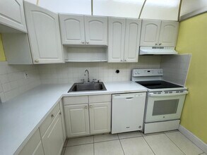 7797 Golf Cir Dr in Margate, FL - Building Photo - Building Photo