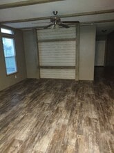 2040 Co Rd 130 in Ledbetter, TX - Building Photo - Building Photo