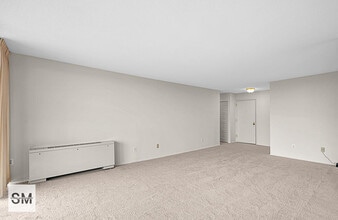 6100 Westchester Park Dr in College Park, MD - Building Photo - Building Photo