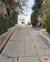 813 N Poinsettia Pl in Los Angeles, CA - Building Photo - Building Photo