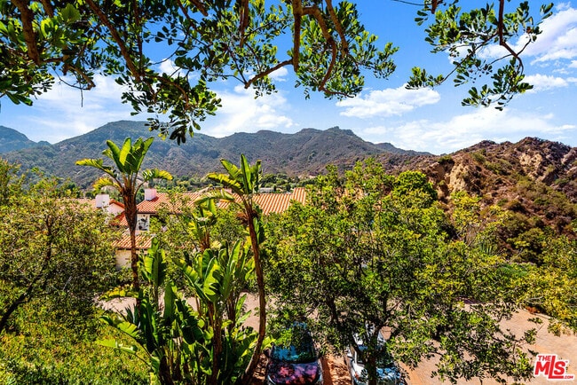 1671 Michael Ln in Los Angeles, CA - Building Photo - Building Photo