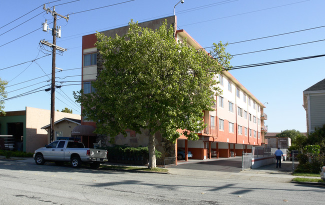 Benjamin Place in Redwood City, CA - Foto de edificio - Building Photo