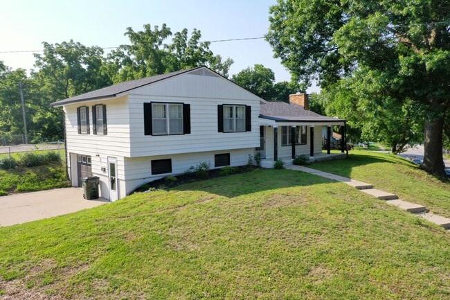 property at 1524 2nd Ave