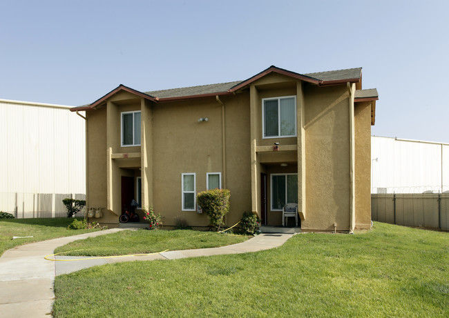 Weedpatch Country Apartments in Lamont, CA - Building Photo - Building Photo