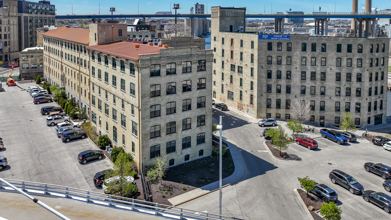 River Place Lofts in Milwaukee, WI - Building Photo