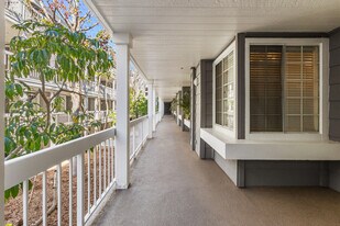 20331 Bluffside Cir, Unit 216 in Huntington Beach, CA - Building Photo