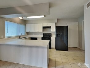 1122 Oakbluff Dr in Lancaster, TX - Building Photo - Building Photo