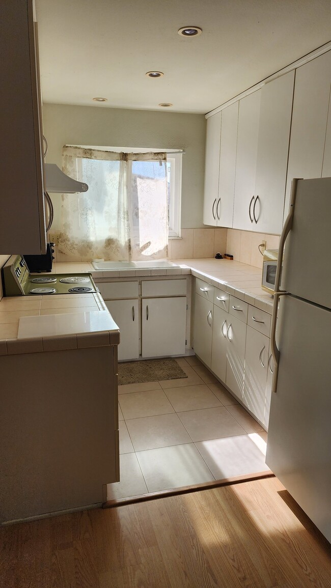 7772 Camino Glorita in San Diego, CA - Building Photo - Building Photo