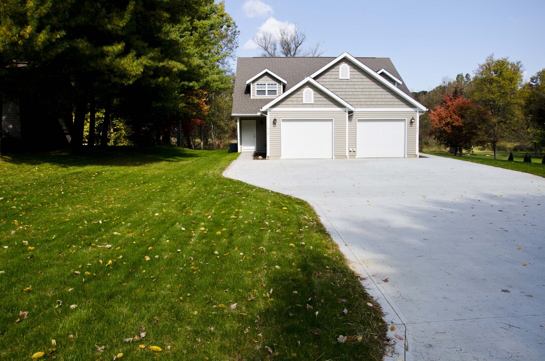 1517 Meadowbrook Blvd in Stow, OH - Foto de edificio