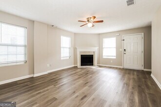 726 Glenshire Ct in Riverdale, GA - Building Photo - Building Photo