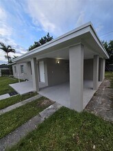 14420 Monroe St in Miami, FL - Building Photo - Building Photo
