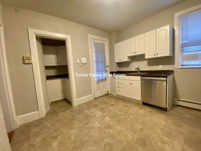 61 Dana St, Unit 8 in Cambridge, MA - Foto de edificio - Building Photo