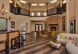 186 University Village Dr-Unit -E in Central, SC - Foto de edificio - Building Photo