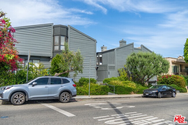 property at 880 Hilldale Ave