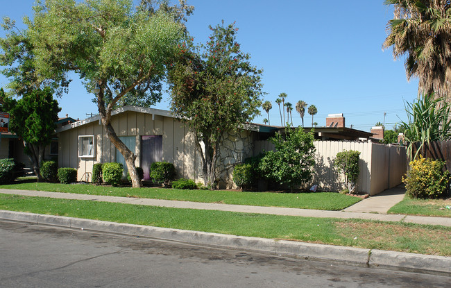 172-182 N Holly St in Orange, CA - Building Photo - Building Photo