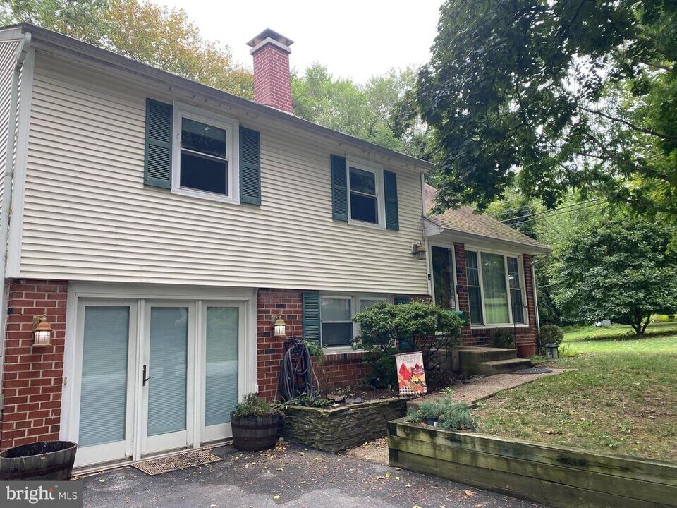 575 Avon Rd in King of Prussia, PA - Building Photo