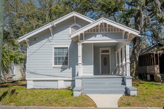 property at 1117 E 11th St