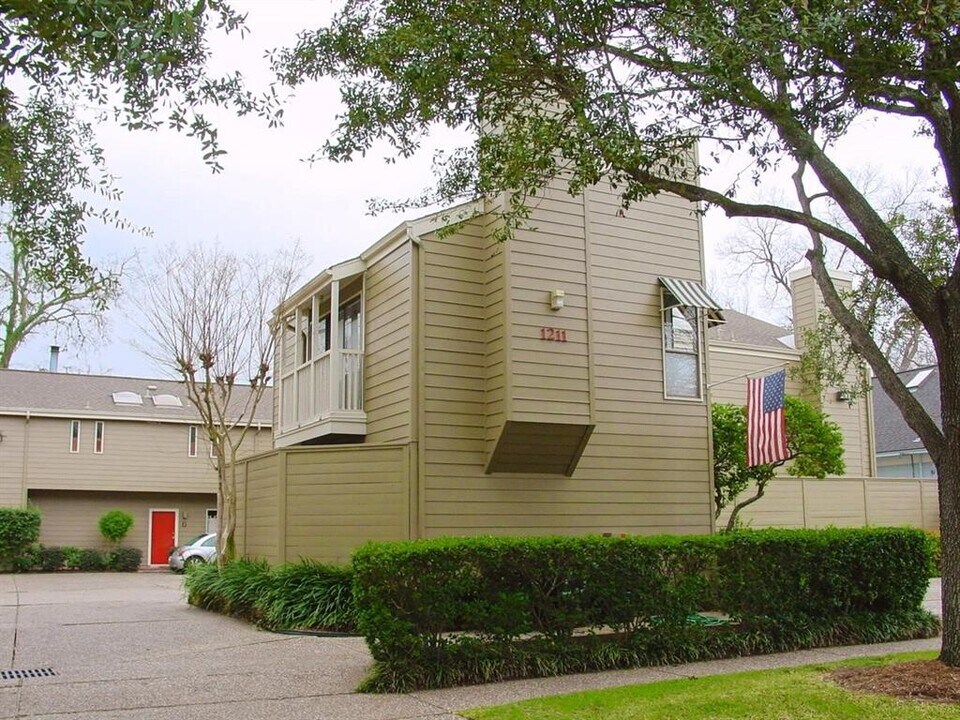 1211 Jackson Blvd in Houston, TX - Building Photo