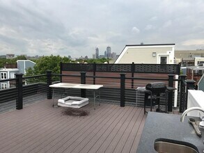 174 Gold St, Unit 1 in Boston, MA - Foto de edificio - Building Photo