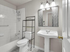 719 N Valley Pkwy in Lewisville, TX - Building Photo - Building Photo