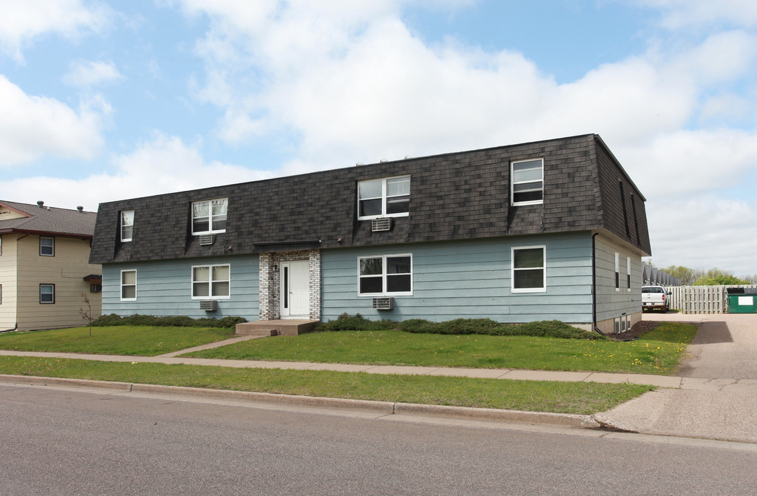 1122 Imperial Cir in Eau Claire, WI - Building Photo