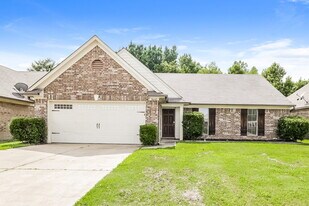 8643 Bonfire Dr in Southaven, MS - Building Photo