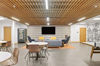 Cedar Hills in Portland, OR - Foto de edificio - Building Photo