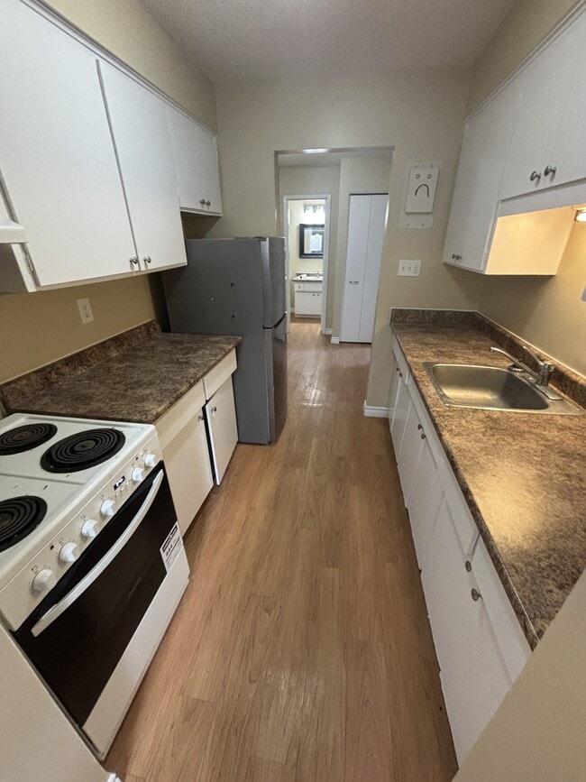 30 Westmount Rd W in Kitchener, ON - Building Photo - Building Photo