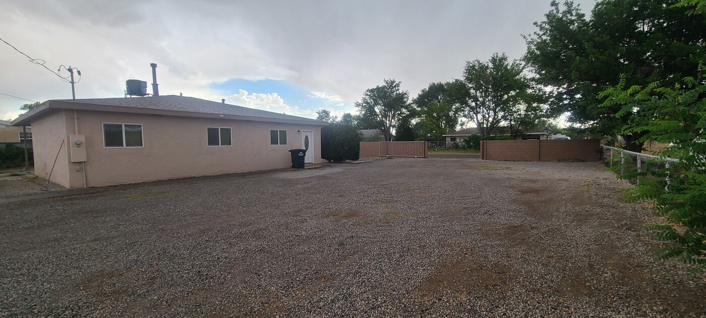 4920 Cerritos Ave in Los Lunas, NM - Building Photo