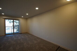 1260 Larpenteur Ave W in St. Paul, MN - Foto de edificio - Building Photo