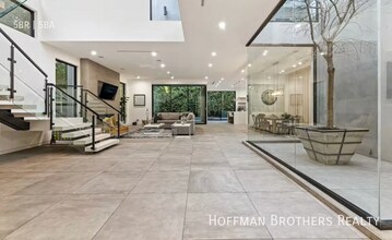 742 N Cherokee Ave in Los Angeles, CA - Building Photo - Building Photo