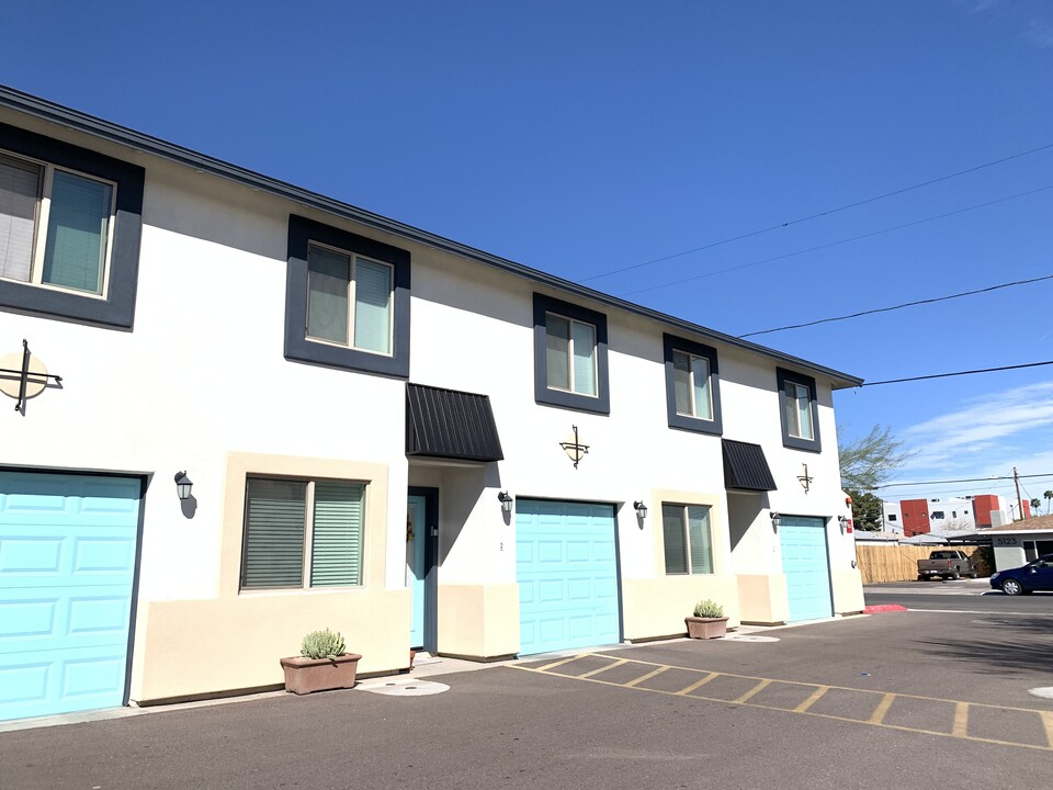 San Dominic Townhomes in Phoenix, AZ - Building Photo