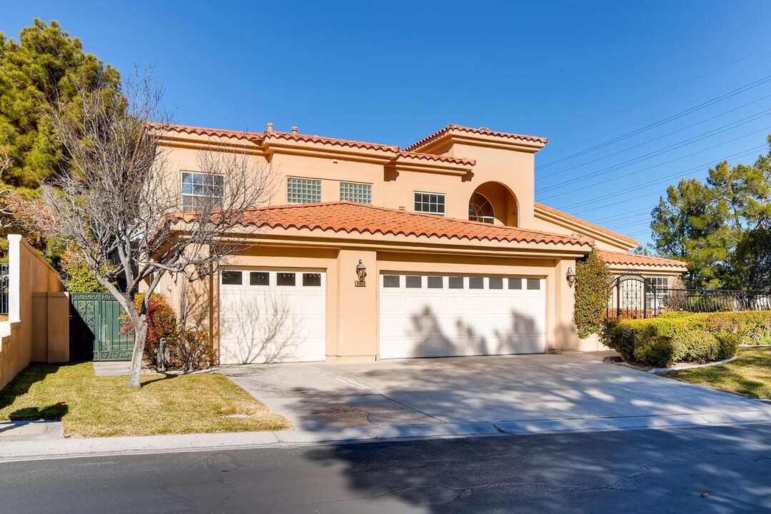 8600 Kiel Ridge Cir in Las Vegas, NV - Building Photo