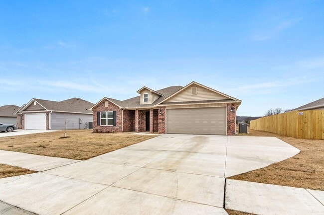 1035 Jennifer Ann Ln in Elkins, AR - Building Photo - Building Photo