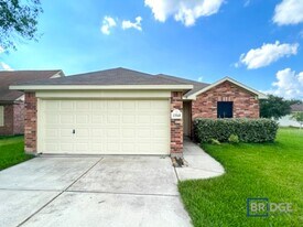 13560 Lake Breeze Ln in Willis, TX - Building Photo