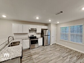 331 Ashigan St in Union City, GA - Foto de edificio - Building Photo