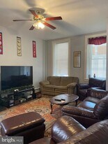 450 Seville St in Philadelphia, PA - Building Photo