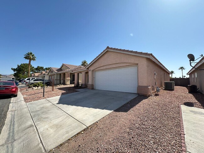 5520 Oakwood Ridge St in Las Vegas, NV - Foto de edificio - Building Photo