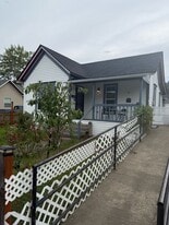 1321 SE Mill St in Roseburg, OR - Building Photo