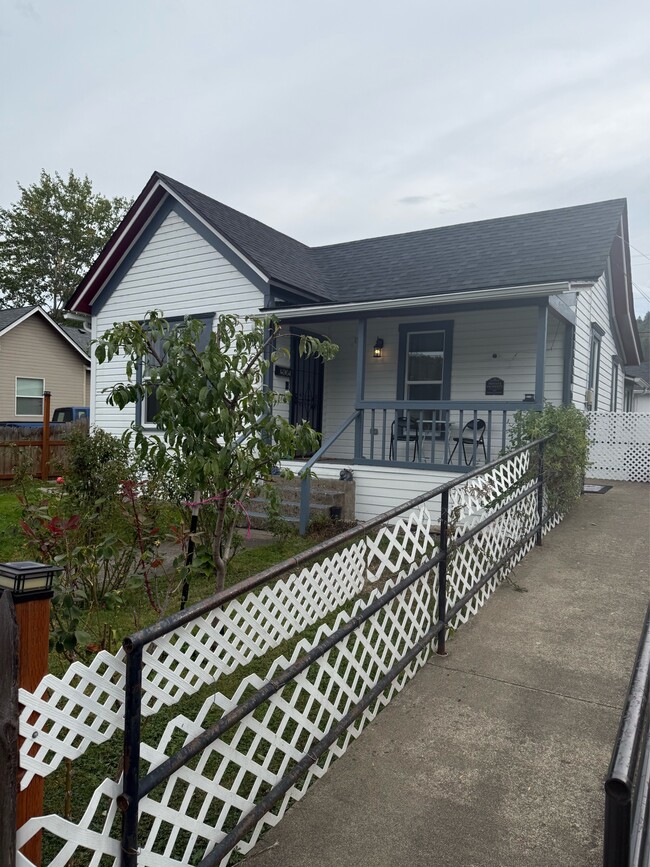 property at 1321 SE Mill St