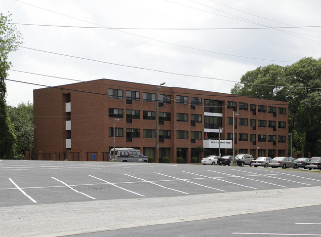 Abernathy Towers in Atlanta, GA - Building Photo - Building Photo